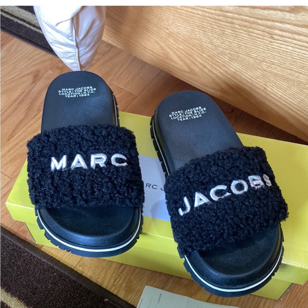 Marc Jacob Teddy slide worn once these were reposhed from @stephanniiieee